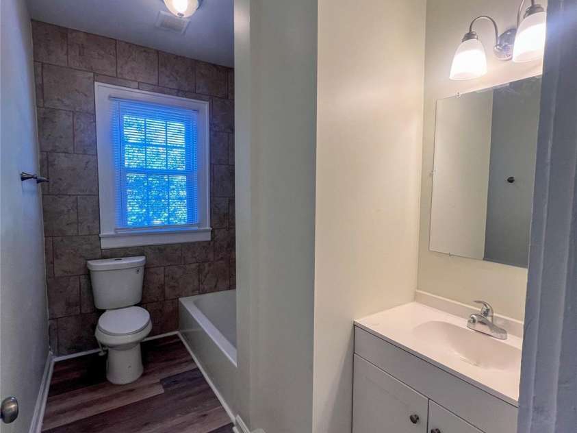 1313 Eastway Drive, Charlotte, NC 28205.  MLS# CAR4201068, YatesRealty ID 9133. 