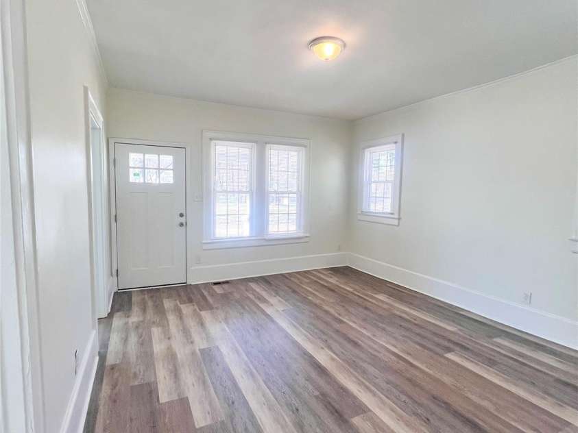 1313 Eastway Drive, Charlotte, NC 28205.  MLS# CAR4201068, YatesRealty ID 9133. 
