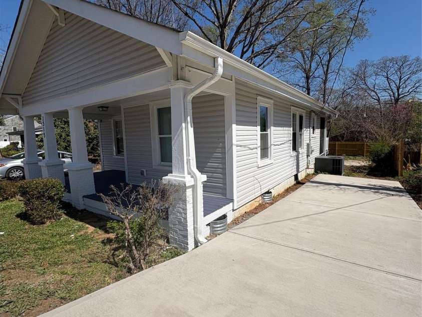 1313 Eastway Drive, Charlotte, NC 28205.  MLS# CAR4201068, YatesRealty ID 9133. 
