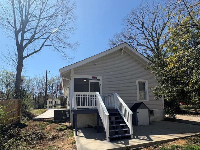 1313 Eastway Drive, Charlotte, NC 28205.  MLS# CAR4201068, YatesRealty ID 9133. 