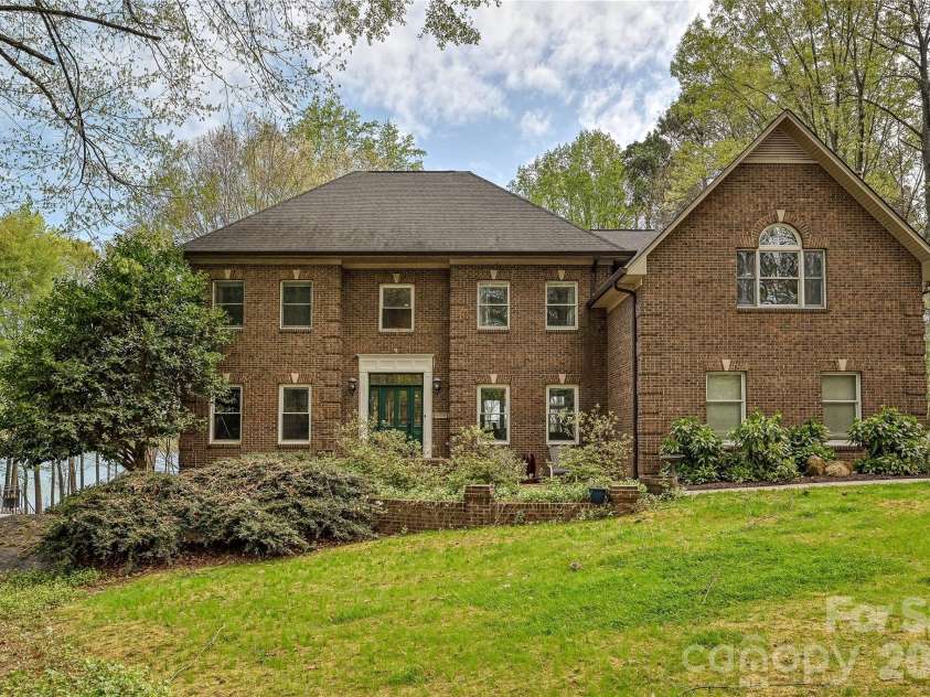 4841 Mountain Point Lane, Charlotte, NC 28216.  MLS# CAR4359009, YatesRealty ID 9134. 