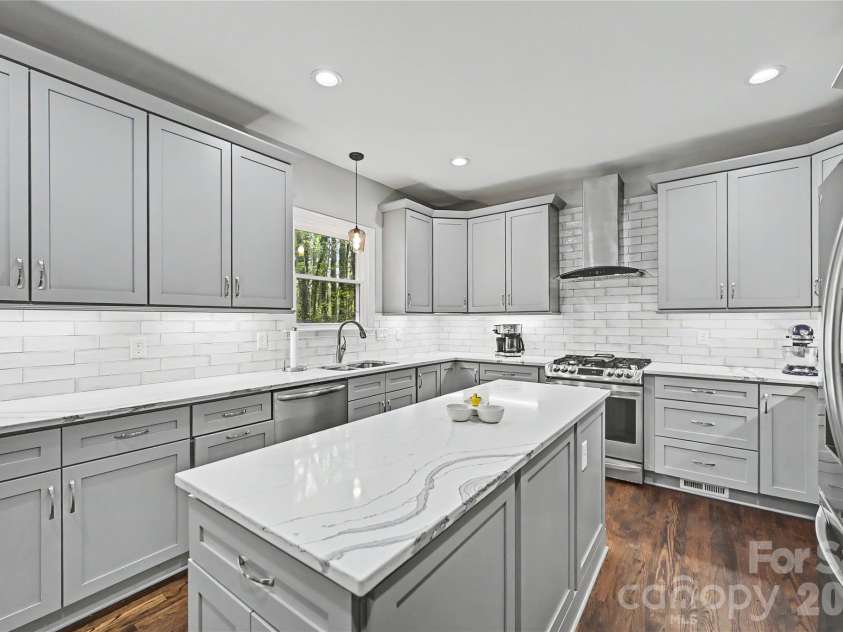 4841 Mountain Point Lane, Charlotte, NC 28216.  MLS# CAR4359009, YatesRealty ID 9134. 