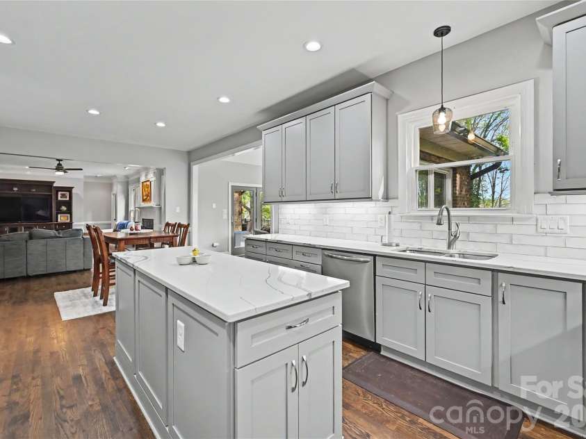 4841 Mountain Point Lane, Charlotte, NC 28216.  MLS# CAR4359009, YatesRealty ID 9134. 