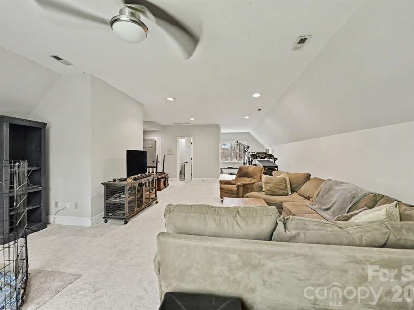4841 Mountain Point Lane, Charlotte, NC 28216.  MLS# CAR4359009, YatesRealty ID 9134. 