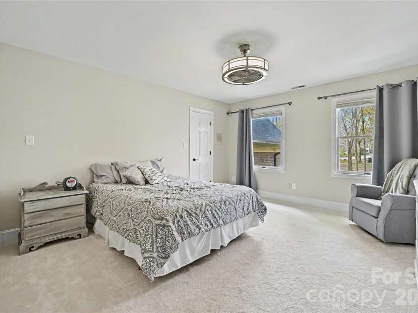 4841 Mountain Point Lane, Charlotte, NC 28216.  MLS# CAR4359009, YatesRealty ID 9134. 