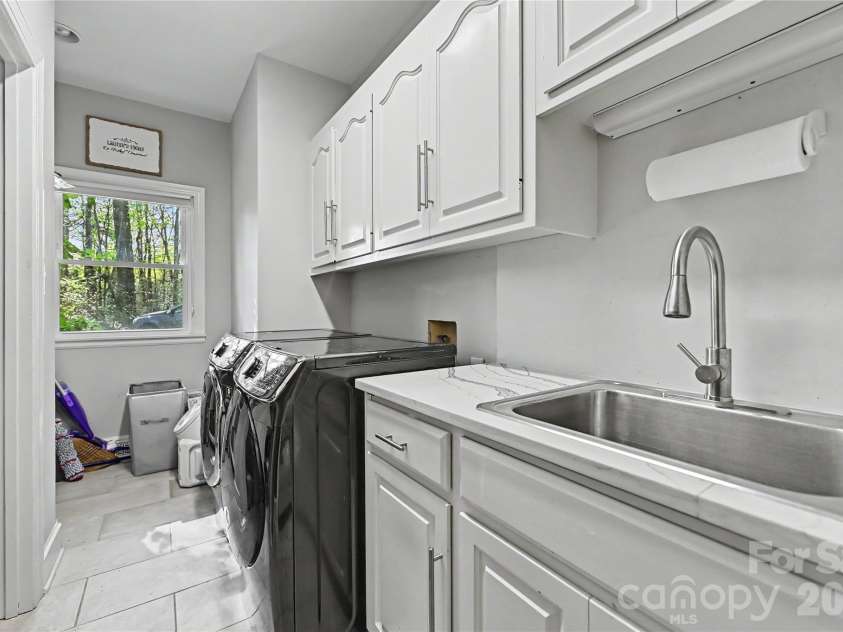 4841 Mountain Point Lane, Charlotte, NC 28216.  MLS# CAR4359009, YatesRealty ID 9134. 