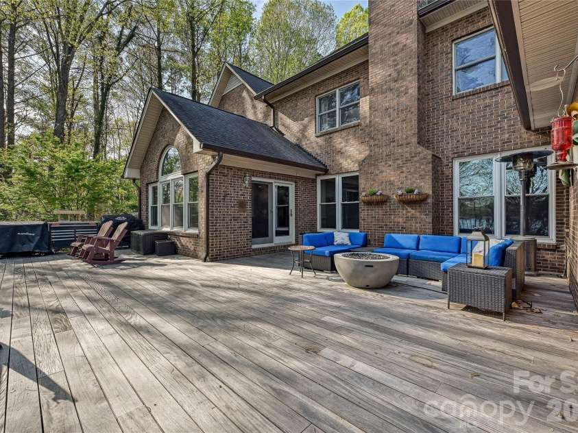 4841 Mountain Point Lane, Charlotte, NC 28216.  MLS# CAR4359009, YatesRealty ID 9134. 