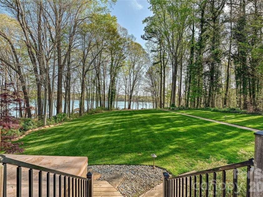 4841 Mountain Point Lane, Charlotte, NC 28216.  MLS# CAR4359009, YatesRealty ID 9134. 