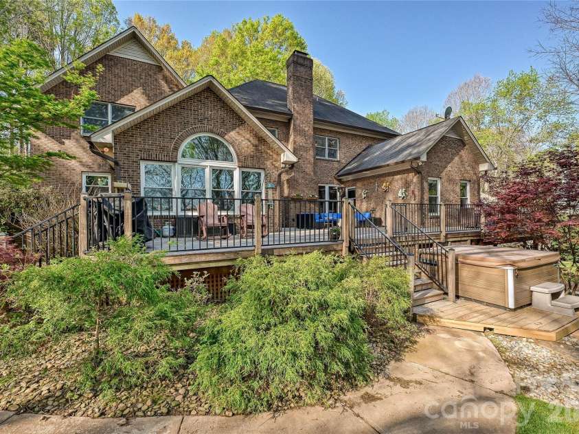 4841 Mountain Point Lane, Charlotte, NC 28216.  MLS# CAR4359009, YatesRealty ID 9134. 
