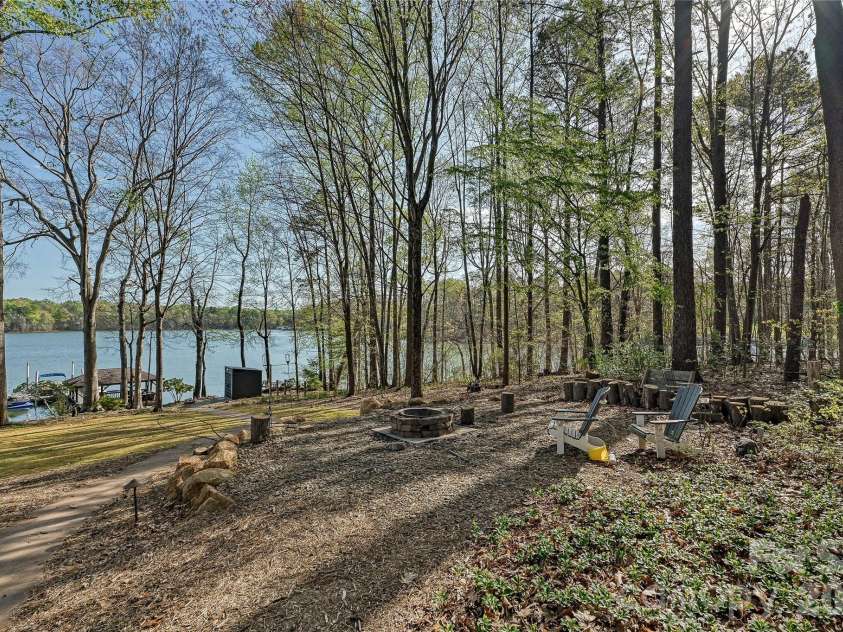 4841 Mountain Point Lane, Charlotte, NC 28216.  MLS# CAR4359009, YatesRealty ID 9134. 
