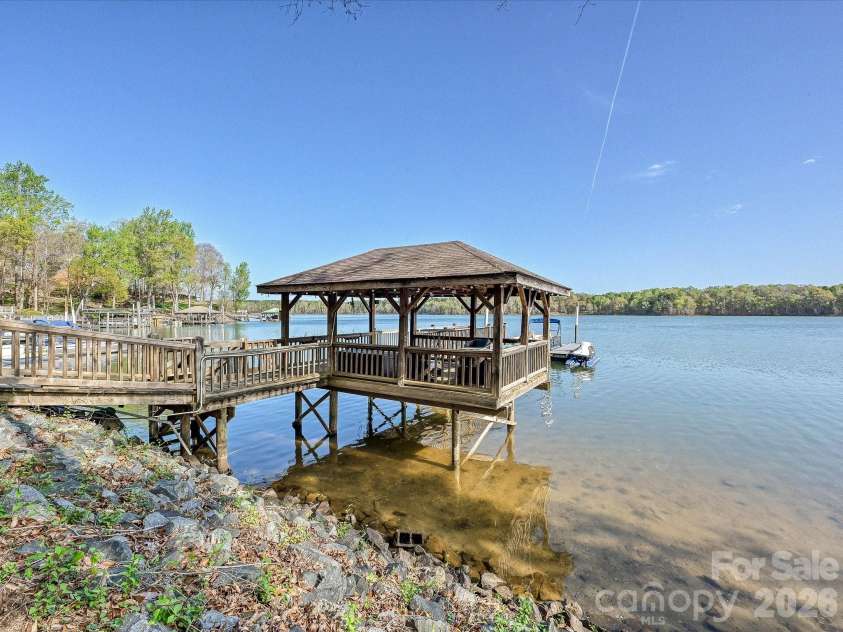 4841 Mountain Point Lane, Charlotte, NC 28216.  MLS# CAR4359009, YatesRealty ID 9134. 