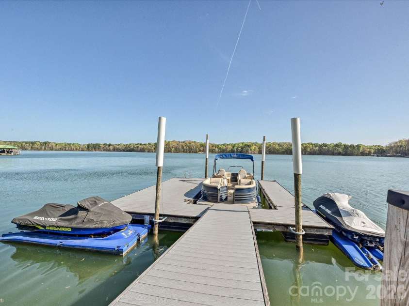 4841 Mountain Point Lane, Charlotte, NC 28216.  MLS# CAR4359009, YatesRealty ID 9134. 