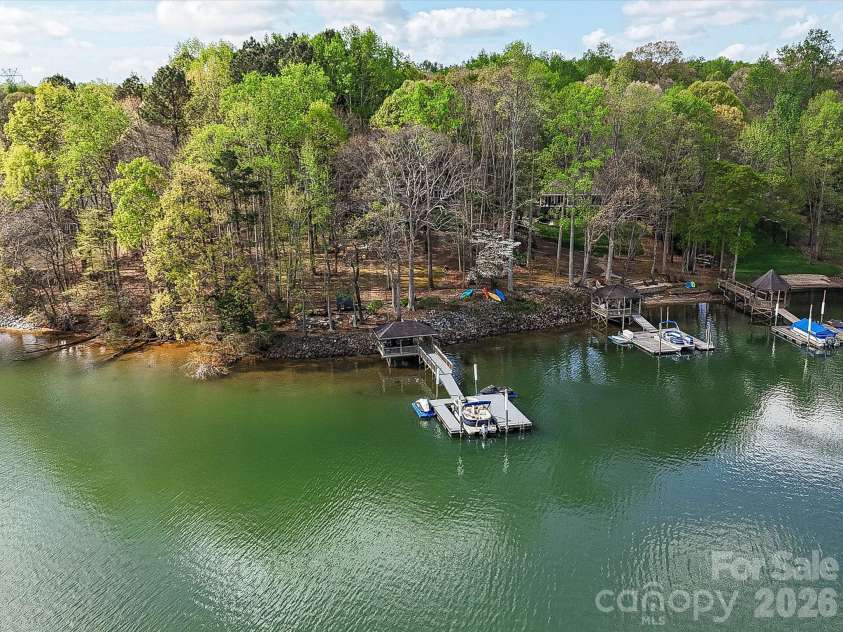 4841 Mountain Point Lane, Charlotte, NC 28216.  MLS# CAR4359009, YatesRealty ID 9134. 