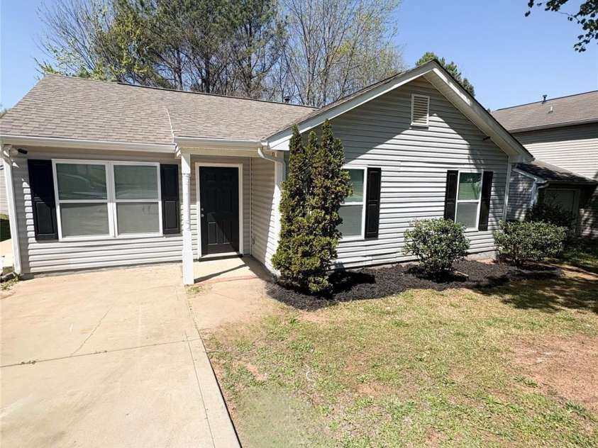 2307 Hope Valley Lane, Charlotte, NC 28213.  MLS# CAR4221365, YatesRealty ID 9135. 