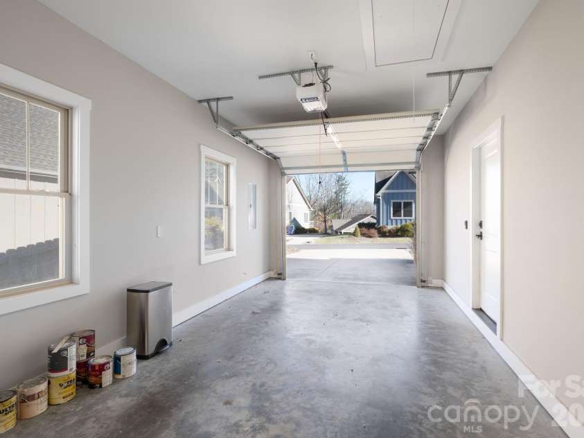 39 Ball Gap Road, Arden, NC 28704.  MLS# CAR4337902, YatesRealty ID 9135. Single Car Garage