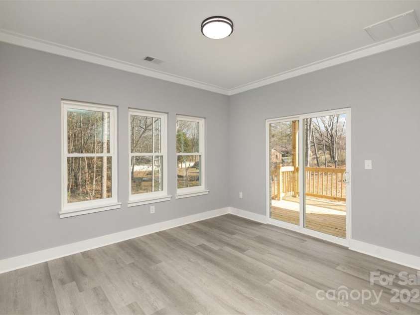 2365 Kool Park Road, Hickory, NC 28601.  MLS# CAR4220686, YatesRealty ID 9137. Dinning room