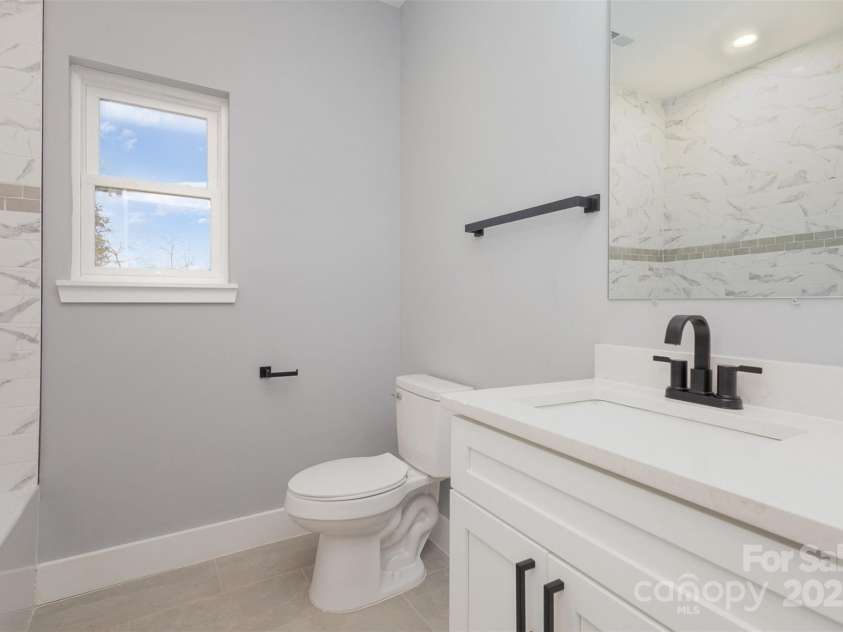 2365 Kool Park Road, Hickory, NC 28601.  MLS# CAR4220686, YatesRealty ID 9137. Guest full Bath