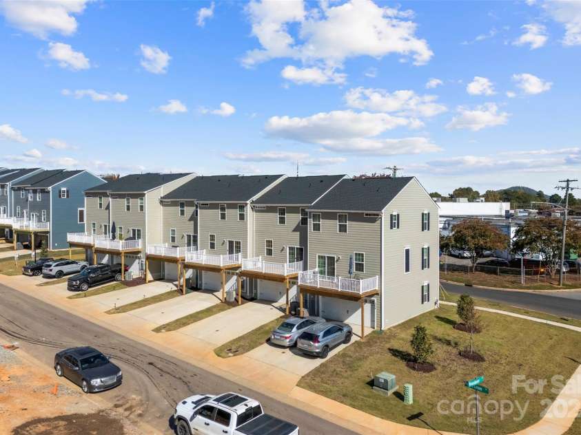 2016 Tupelo Grove Lane, Gastonia, NC 28054.  MLS# CAR4199375, YatesRealty ID 9138. 