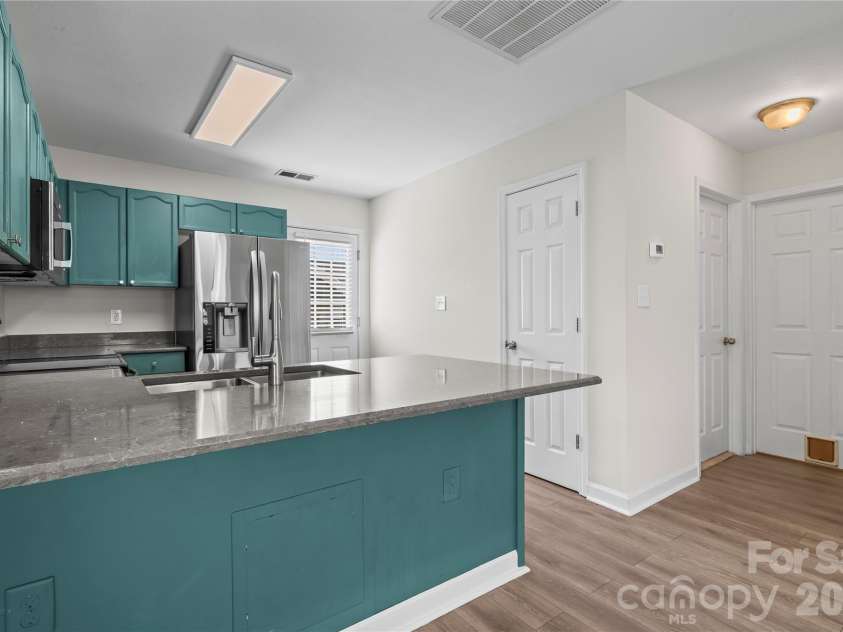2145 Pavillion Court, Rock Hill, SC 29732.  MLS# CAR4356000, YatesRealty ID 9138. Breakfast Bar