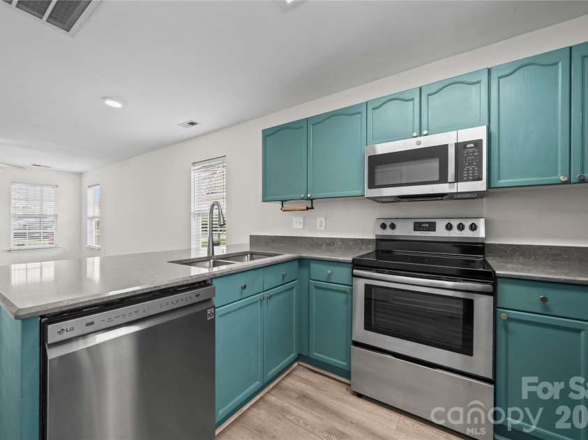 2145 Pavillion Court, Rock Hill, SC 29732.  MLS# CAR4356000, YatesRealty ID 9138. Kitchen Appliances 