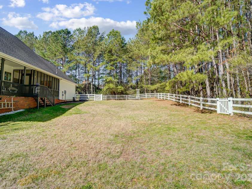 932 Dovefield Drive, York, SC 29745.  MLS# CAR4228457, YatesRealty ID 9139. 