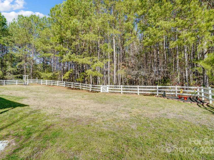 932 Dovefield Drive, York, SC 29745.  MLS# CAR4228457, YatesRealty ID 9139. 