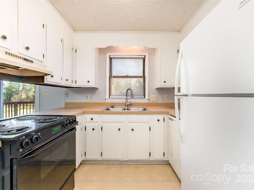 8331 Gera Emma Drive, Charlotte, NC 28215.  MLS# CAR4320763, YatesRealty ID 914. 