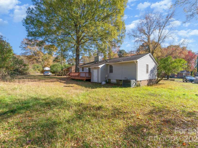 8331 Gera Emma Drive, Charlotte, NC 28215.  MLS# CAR4320763, YatesRealty ID 914. 
