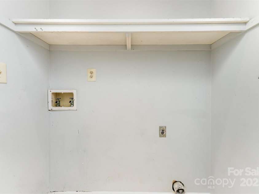 8331 Gera Emma Drive, Charlotte, NC 28215.  MLS# CAR4320763, YatesRealty ID 914. Laundry Closet