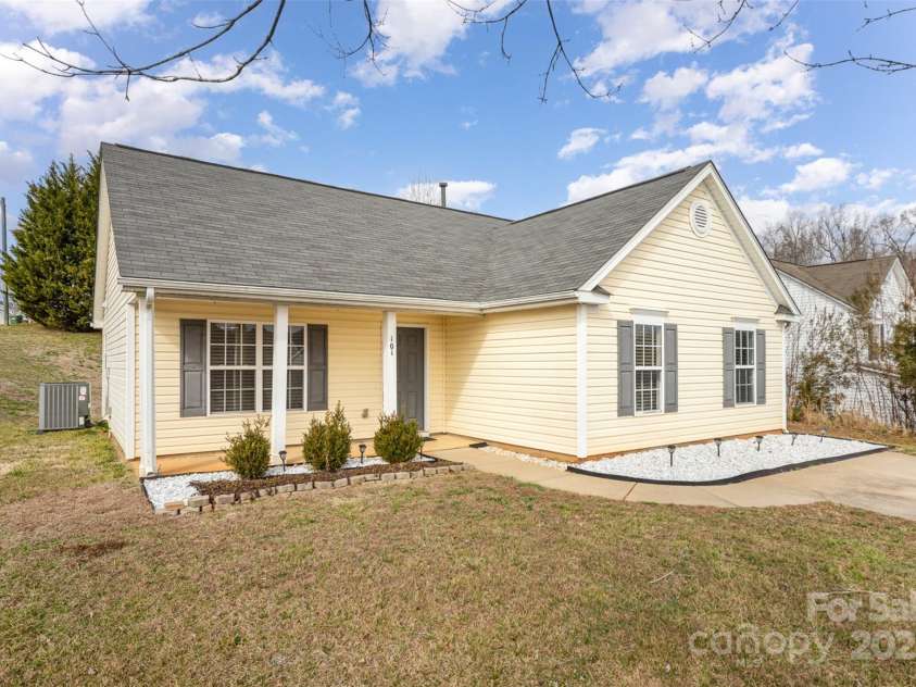 101 Arbridge Court, Mount Holly, NC 28120.  MLS# CAR4219388, YatesRealty ID 9140. 