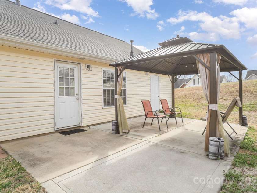 101 Arbridge Court, Mount Holly, NC 28120.  MLS# CAR4219388, YatesRealty ID 9140. 