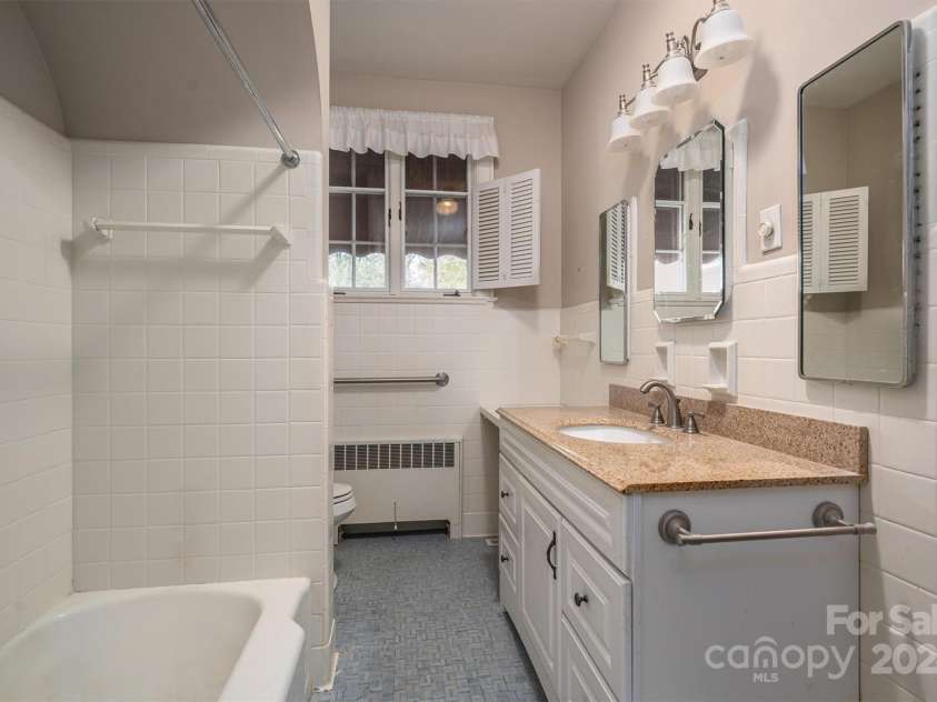 424 College Avenue, Newton, NC 28658.  MLS# CAR4189231, YatesRealty ID 9142. Bath on Main