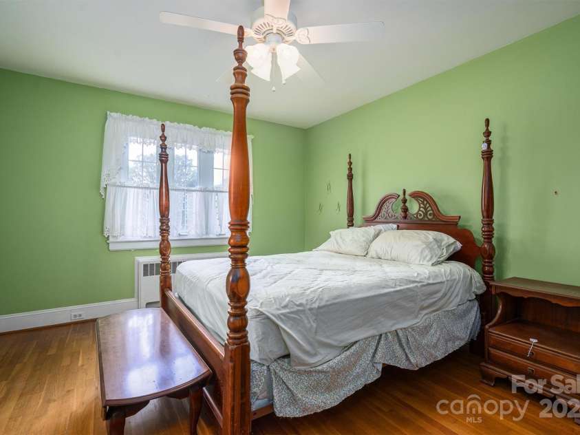 424 College Avenue, Newton, NC 28658.  MLS# CAR4189231, YatesRealty ID 9142. Bedroom 5 Veiw 1