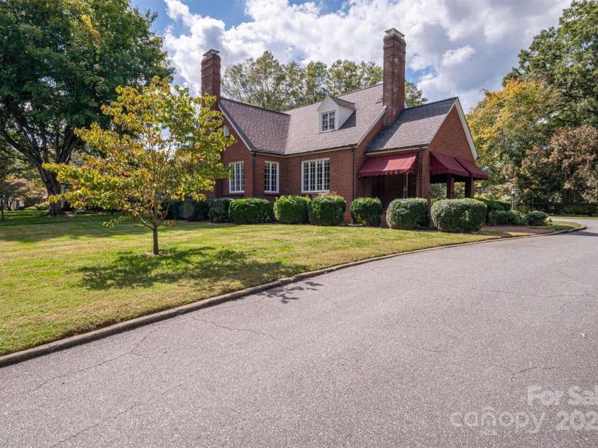 424 College Avenue, Newton, NC 28658.  MLS# CAR4189231, YatesRealty ID 9142. Front View