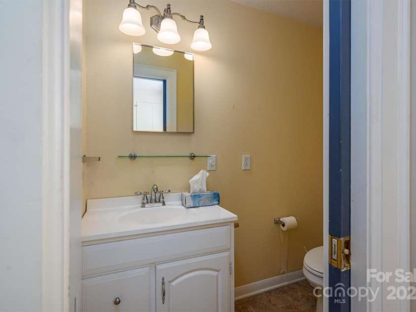 424 College Avenue, Newton, NC 28658.  MLS# CAR4189231, YatesRealty ID 9142. Half Bath