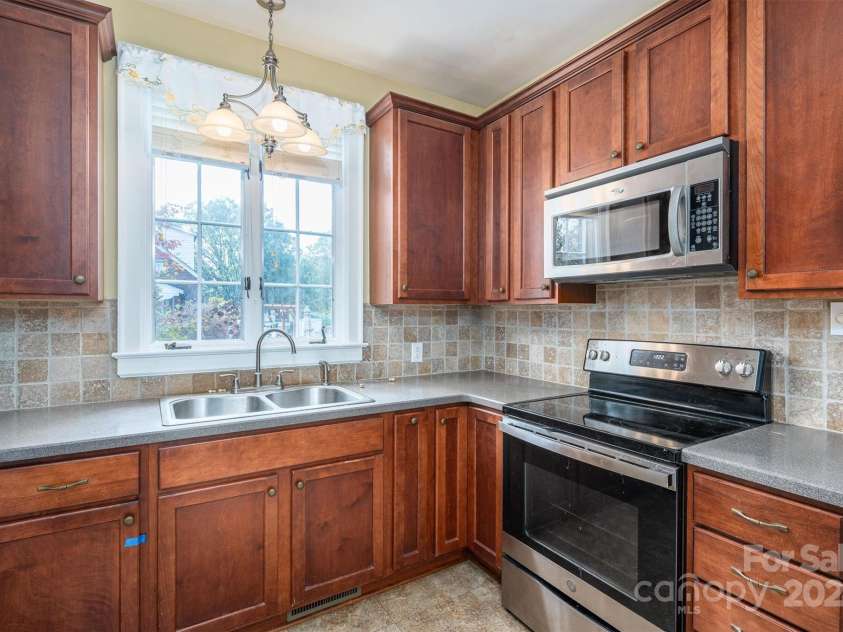 424 College Avenue, Newton, NC 28658.  MLS# CAR4189231, YatesRealty ID 9142. Kitchen View 2