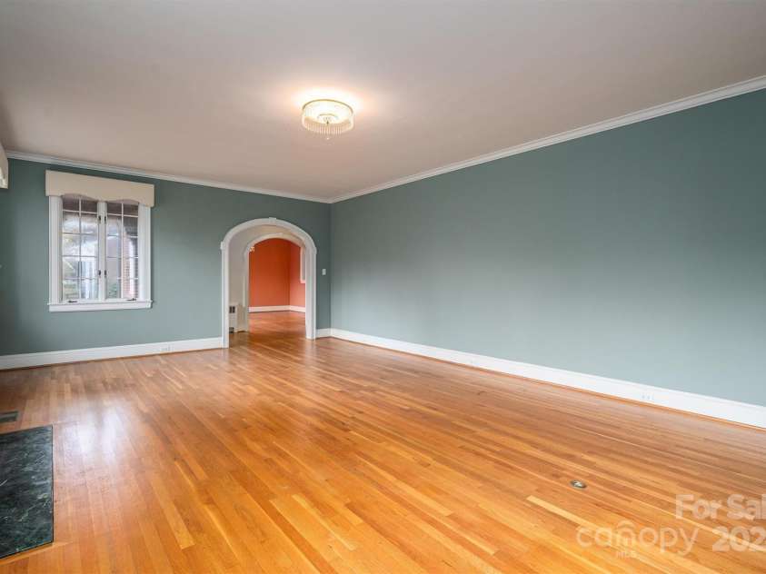 424 College Avenue, Newton, NC 28658.  MLS# CAR4189231, YatesRealty ID 9142. Living Room View 1