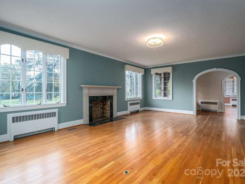 424 College Avenue, Newton, NC 28658.  MLS# CAR4189231, YatesRealty ID 9142. Living Room VIew 2