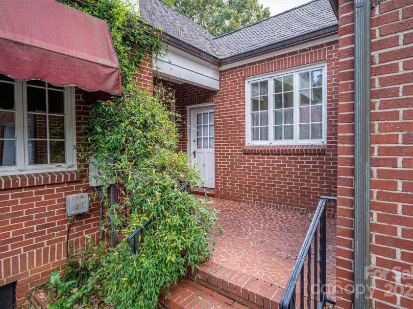 424 College Avenue, Newton, NC 28658.  MLS# CAR4189231, YatesRealty ID 9142. Rear Porch