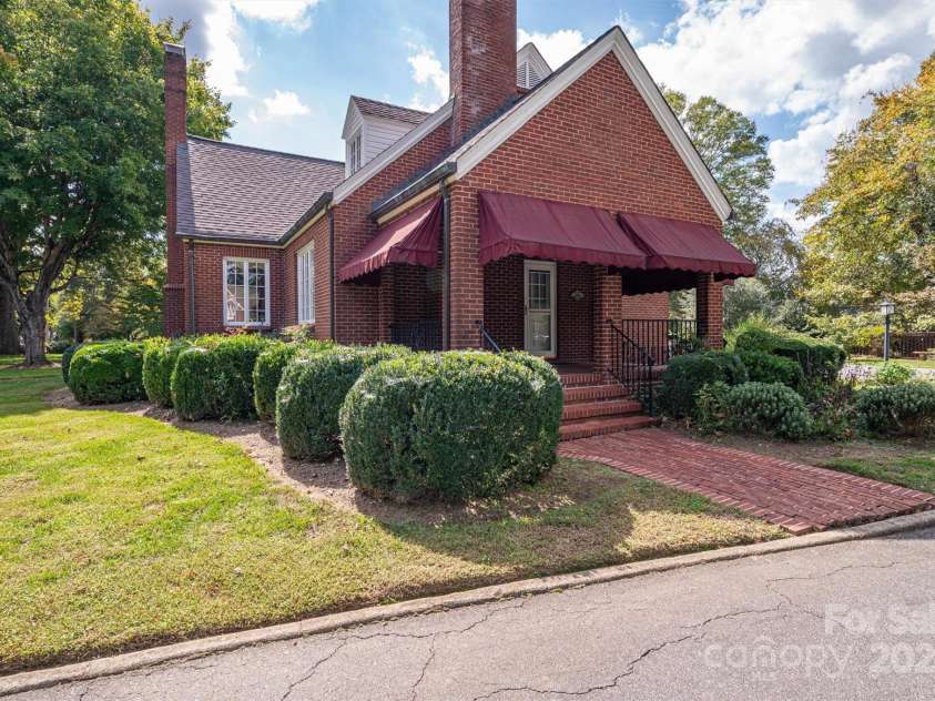 424 College Avenue, Newton, NC 28658.  MLS# CAR4189231, YatesRealty ID 9142. Side Right View