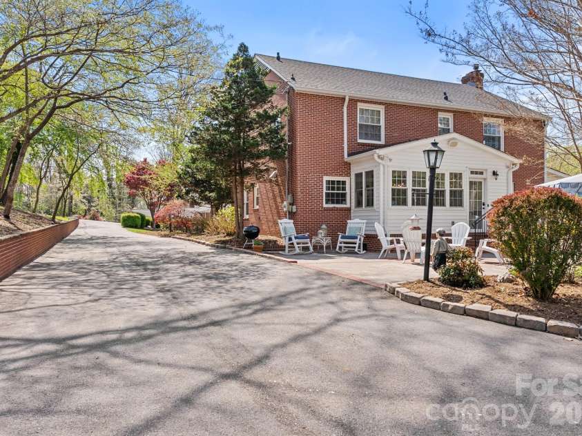 211 Dutchman Creek Road, Elkin, NC 28621.  MLS# CAR4363147, YatesRealty ID 9143. Circle drive