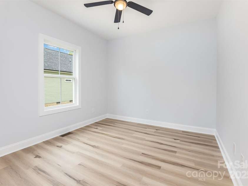 402 Walker Street, Kannapolis, NC 28081.  MLS# CAR4233592, YatesRealty ID 9143. 