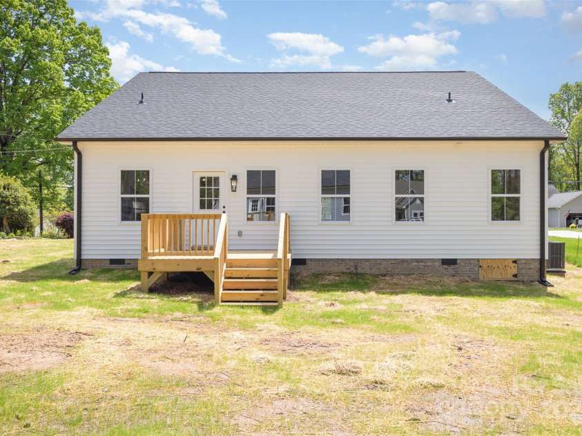 402 Walker Street, Kannapolis, NC 28081.  MLS# CAR4233592, YatesRealty ID 9143. 