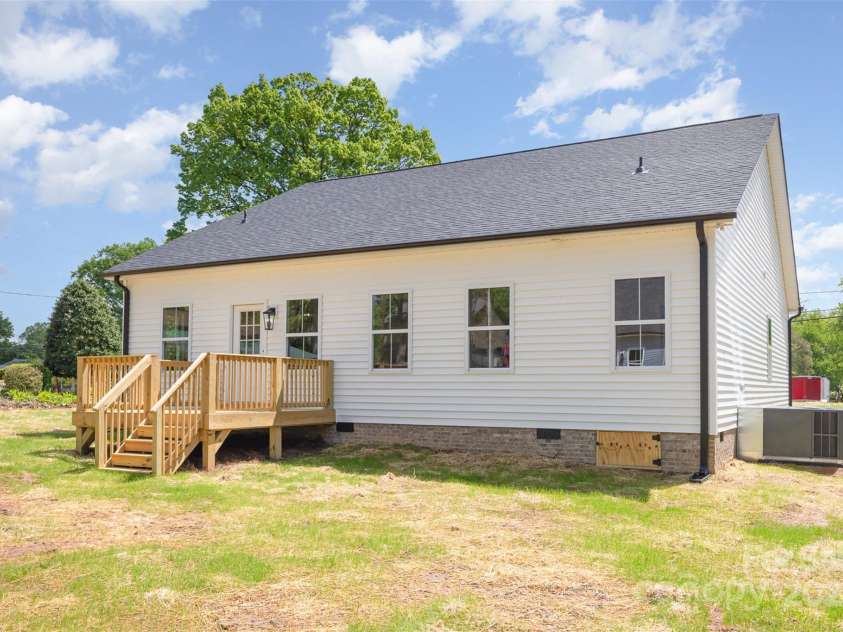 402 Walker Street, Kannapolis, NC 28081.  MLS# CAR4233592, YatesRealty ID 9143. 
