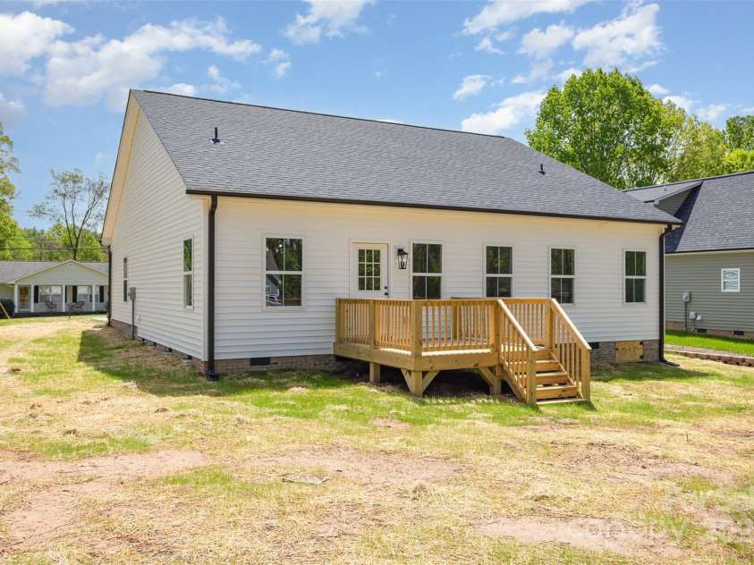 402 Walker Street, Kannapolis, NC 28081.  MLS# CAR4233592, YatesRealty ID 9143. 