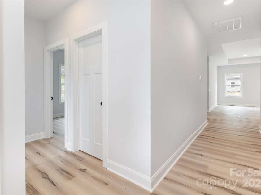 402 Walker Street, Kannapolis, NC 28081.  MLS# CAR4233592, YatesRealty ID 9143. 