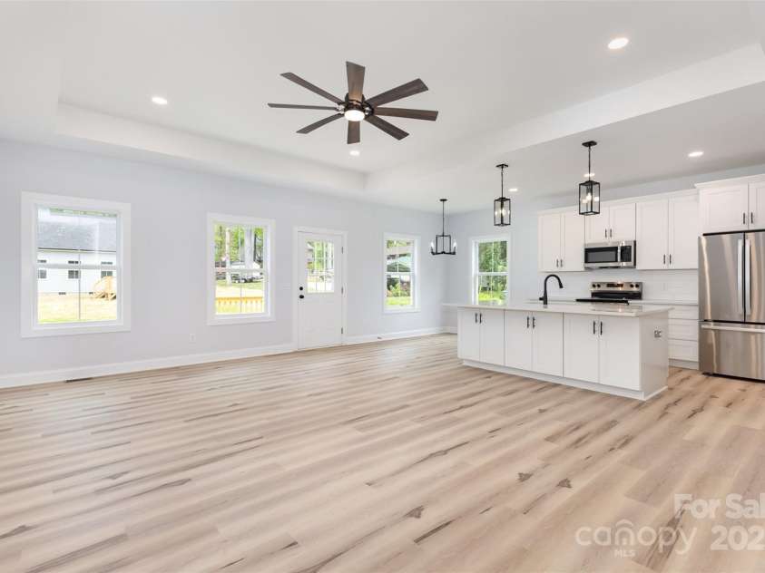 402 Walker Street, Kannapolis, NC 28081.  MLS# CAR4233592, YatesRealty ID 9143. 