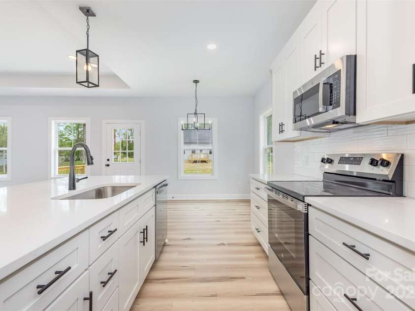 402 Walker Street, Kannapolis, NC 28081.  MLS# CAR4233592, YatesRealty ID 9143. 