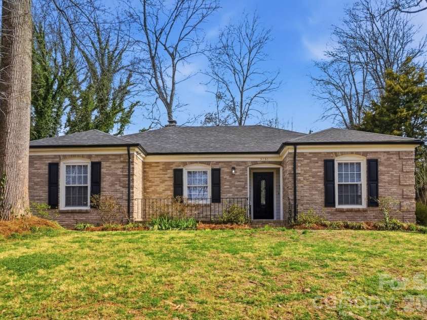 5236 Galway Drive, Charlotte, NC 28215.  MLS# CAR4354204, YatesRealty ID 9144. 