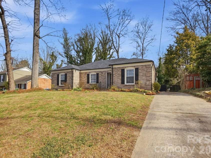 5236 Galway Drive, Charlotte, NC 28215.  MLS# CAR4354204, YatesRealty ID 9144. 